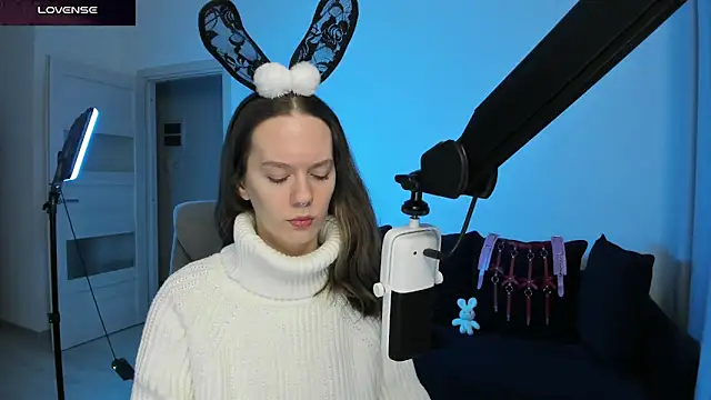 Snapshot of DivineBite chatting on February 2026 06:06:02 PM DivineBite online show from February 2026 06:06:02 PM