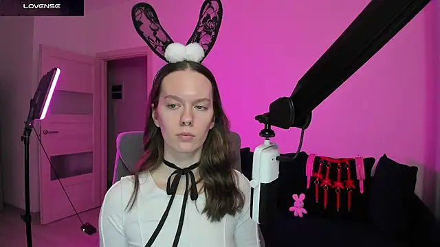 Snapshot of DivineBite chatting on February 2026 04:05:02 PM DivineBite online show from February 2026 04:05:02 PM