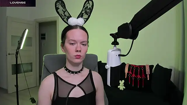 Snapshot of DivineBite chatting on February 2026 03:02:02 PM DivineBite online show from February 2026 03:02:02 PM