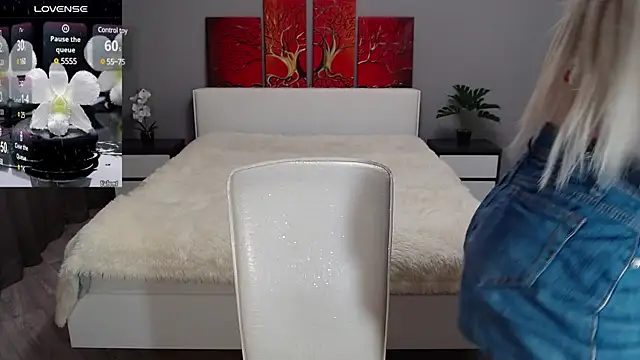 Snapshot of VictoriaTiger chatting on December 2024 02:12:01 PM VictoriaTiger online show from December 2024 02:12:01 PM