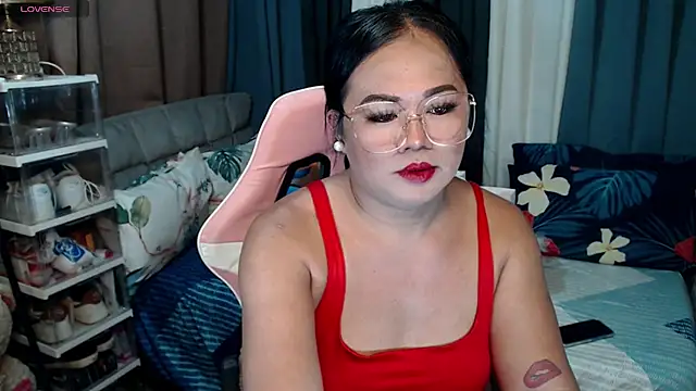 Snapshot of MagnificatMistress chatting on December 2024 02:30:02 AM MagnificatMistress online show from December 2024 02:30:02 AM