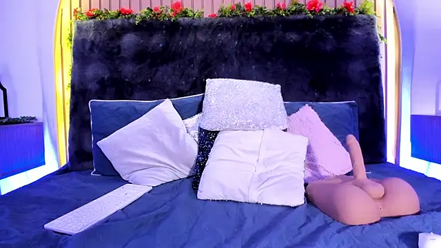 Karlagonzales  online show from February 2025 09:43:01 PM