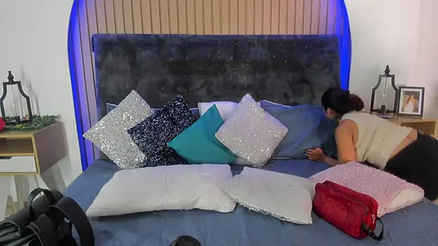 Karlagonzales  online show from April 2026 07:32:01 PM