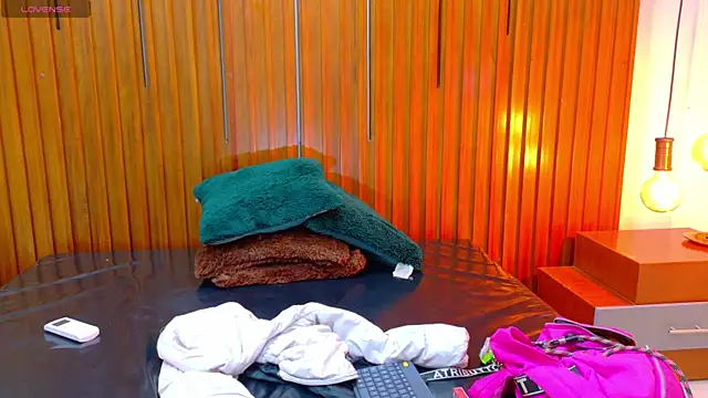 Snapshot of SilvanaCapelli chatting on November 2025 10:11:02 PM SilvanaCapelli online show from November 2025 10:11:02 PM