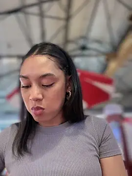 Leaberry online show from January 2025 05:58:01 PM