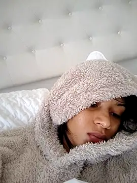 Leaberry online show from September 2025 04:18:02 PM