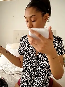 Leaberry online show from September 2025 08:56:02 PM