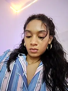 Leaberry online show from December 2025 02:06:02 AM