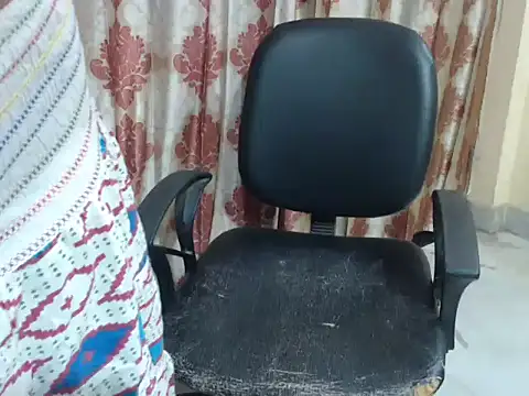 Snapshot of HOT_CHILLY chatting on June 2026 05:01:02 PM HOT CHILLY online show from June 2026 05:01:02 PM