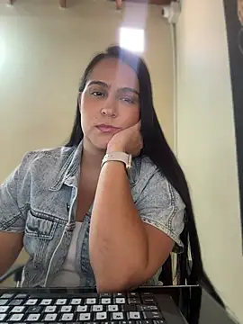 kendall 52 online show from April 2026 05:33:02 PM