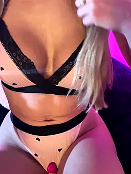 ladamoon online show from November 2025 09:53:02 AM