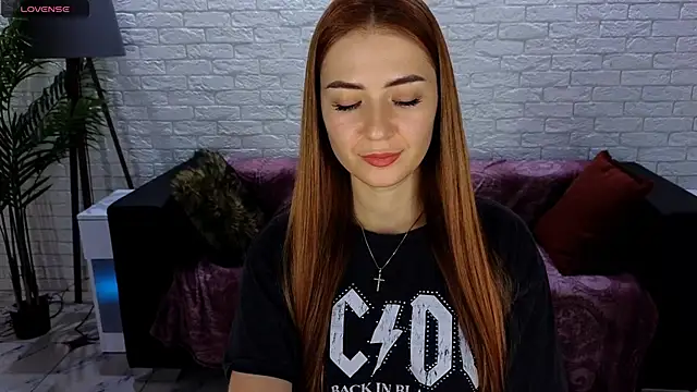 Snapshot of Adelyna_Bird chatting on January 2025 12:21:01 PM Adelyna Bird online show from January 2025 12:21:01 PM