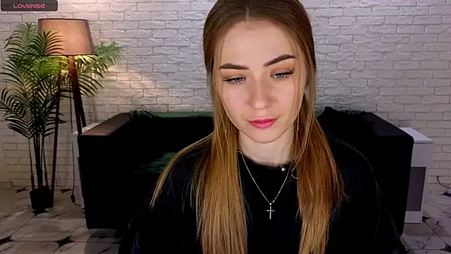 Snapshot of Adelyna_Bird chatting on March 2025 07:30:01 AM Adelyna Bird online show from March 2025 07:30:01 AM