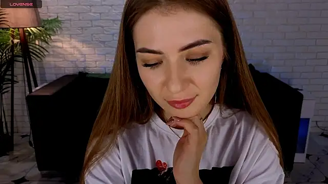 Snapshot of Adelyna_Bird chatting on March 2025 10:55:01 AM Adelyna Bird online show from March 2025 10:55:01 AM