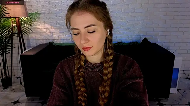 Snapshot of Adelyna_Bird chatting on March 2025 07:35:02 AM Adelyna Bird online show from March 2025 07:35:02 AM