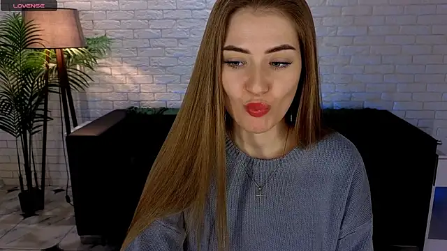 Snapshot of Adelyna_Bird chatting on March 2025 10:43:02 AM Adelyna Bird online show from March 2025 10:43:02 AM