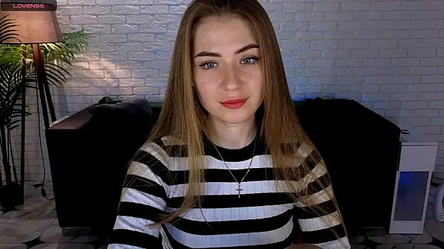 Snapshot of Adelyna_Bird chatting on March 2025 07:20:02 AM Adelyna Bird online show from March 2025 07:20:02 AM