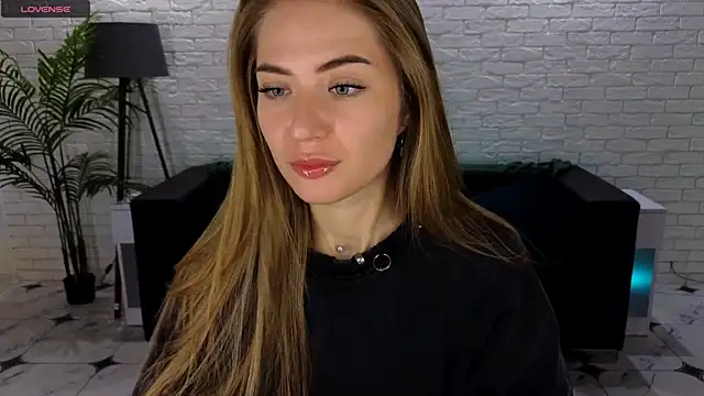 Snapshot of Adelyna_Bird chatting on September 2025 06:59:02 AM Adelyna Bird online show from September 2025 06:59:02 AM