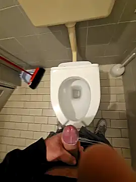 Snapshot of Dolceporco19 chatting on January 2025 04:34:01 PM Dolceporco19 online show from January 2025 04:34:01 PM