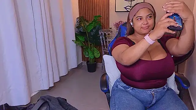 Snapshot of Kenya--Buhle chatting on May 2026 11:16:02 AM Kenya--Buhle online show from May 2026 11:16:02 AM