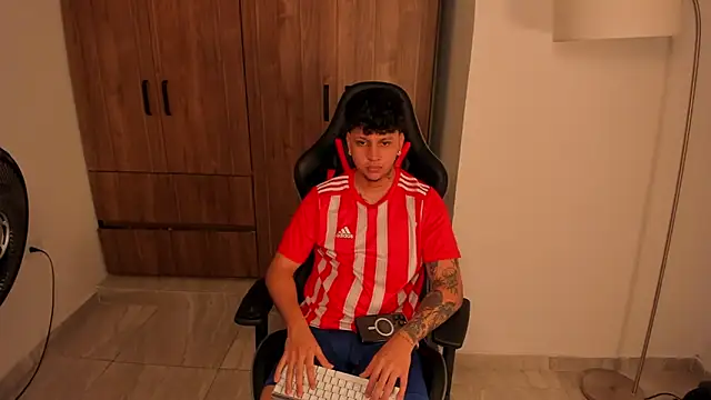 Jake simons online show from December 2025 08:18:02 PM