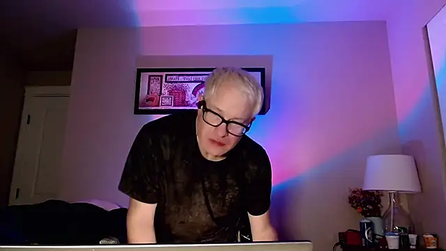 Snarfle82 online show from November 2025 07:56:01 AM