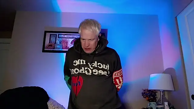 Snarfle82 online show from December 2025 12:32:01 PM