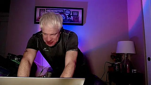 Snarfle82 online show from December 2025 08:51:02 AM