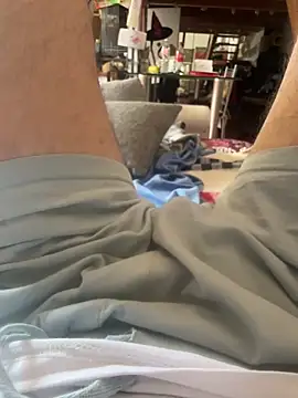 Snapshot of simoninside25 chatting on September 2025 12:50:02 PM simoninside25 online show from September 2025 12:50:02 PM