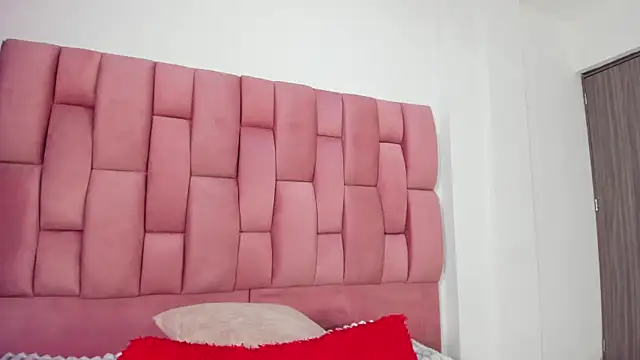 Lia sarahi online show from January 2026 12:31:01 PM