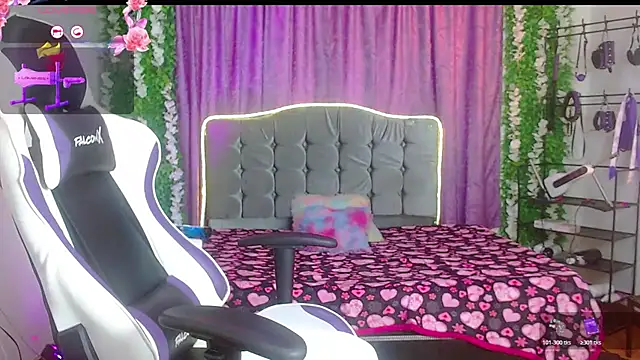 Snapshot of ariana-lopez chatting on June 2026 05:19:01 PM ariana-lopez online show from June 2026 05:19:01 PM