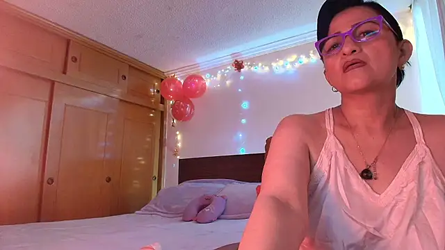 ISABEEL SOFIA01 online show from February 2026 12:39:02 PM