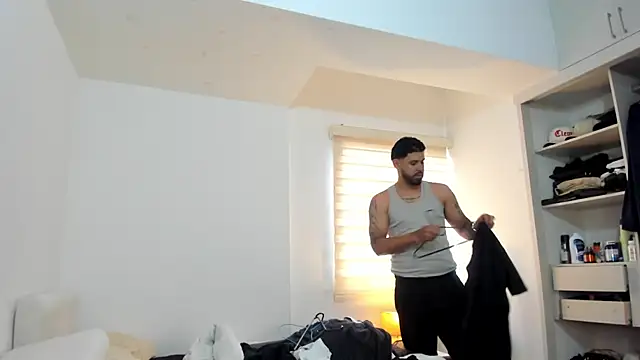 Justyn Torres online show from October 2025 02:07:02 PM