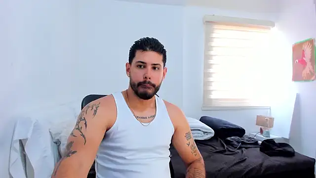 Justyn Torres online show from November 2025 04:38:01 PM