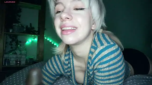 Snapshot of cruellagoth666 chatting on January 2025 03:06:01 PM cruellagoth666 online show from January 2025 03:06:01 PM