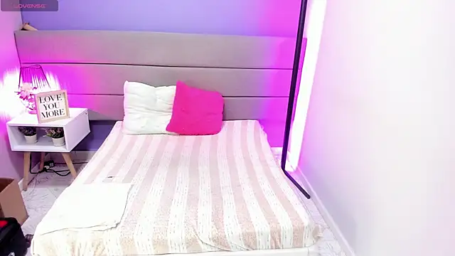 Ashleyyrobert online show from December 2025 07:53:01 PM