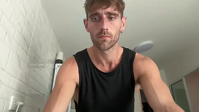 Snapshot of lukegunn chatting on December 2024 02:44:02 AM lukegunn online show from December 2024 02:44:02 AM