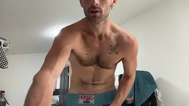 Snapshot of lukegunn chatting on January 2025 02:22:02 AM lukegunn online show from January 2025 02:22:02 AM