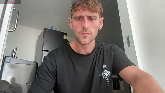 Snapshot of lukegunn chatting on March 2025 02:14:02 AM lukegunn online show from March 2025 02:14:02 AM