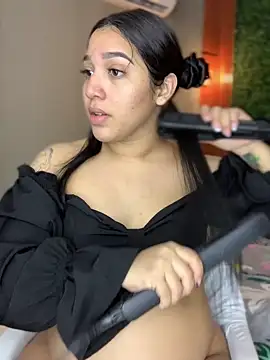 Amandanauty online show from December 2024 09:28:02 PM