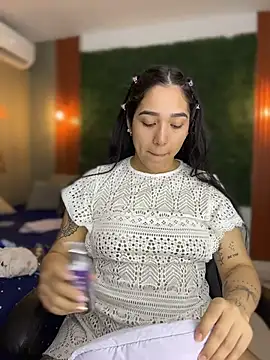 Snapshot of Amandanauty chatting on January 2026 04:37:02 AM Amandanauty online show from January 2026 04:37:02 AM