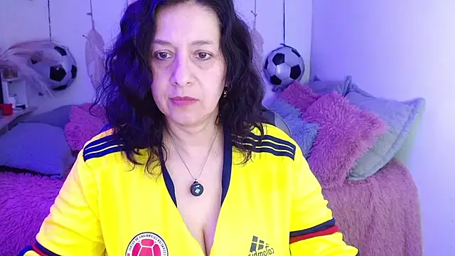 Snapshot of camilalatti chatting on June 2026 12:35:01 AM camilalatti online show from June 2026 12:35:01 AM
