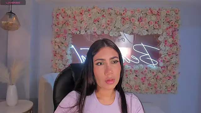 Snapshot of MarieJaneX chatting on December 2024 10:56:02 AM MarieJaneX online show from December 2024 10:56:02 AM