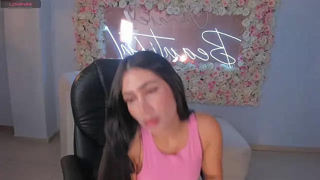 Snapshot of MarieJaneX chatting on December 2024 11:02:02 AM MarieJaneX online show from December 2024 11:02:02 AM