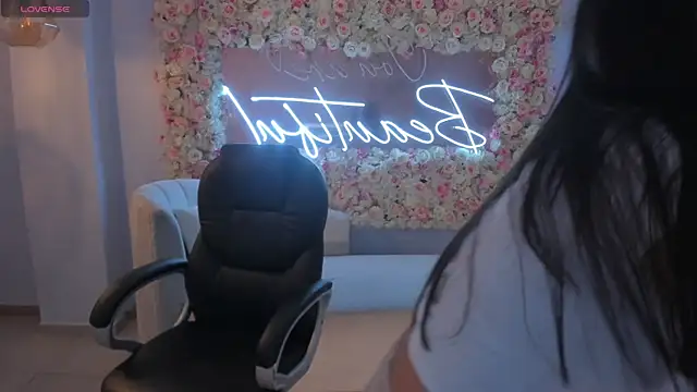 Snapshot of MarieJaneX chatting on December 2024 10:34:02 AM MarieJaneX online show from December 2024 10:34:02 AM