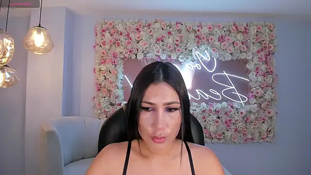 Snapshot of MarieJaneX chatting on January 2025 10:42:01 AM MarieJaneX online show from January 2025 10:42:01 AM