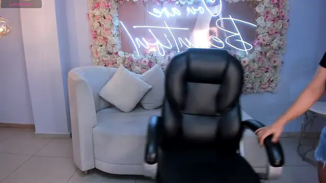 Snapshot of MarieJaneX chatting on February 2025 10:41:01 AM MarieJaneX online show from February 2025 10:41:01 AM