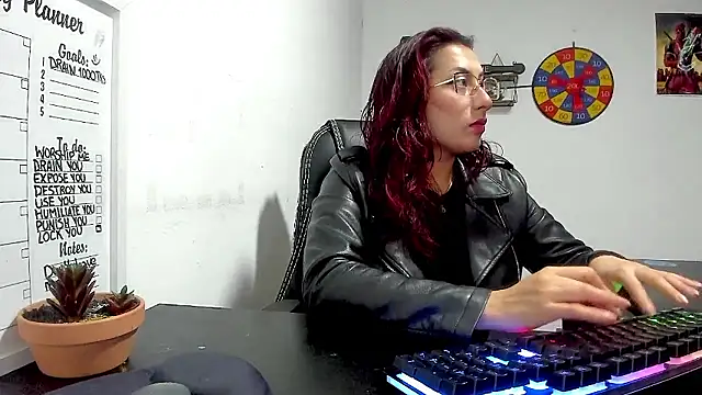 Snapshot of Scarlett_Sen chatting on December 2024 03:00:02 PM Scarlett Sen online show from December 2024 03:00:02 PM