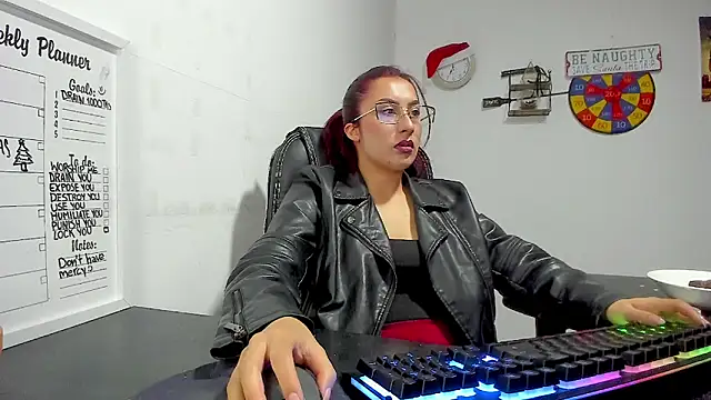 Snapshot of Scarlett_Sen chatting on December 2024 03:20:02 PM Scarlett Sen online show from December 2024 03:20:02 PM