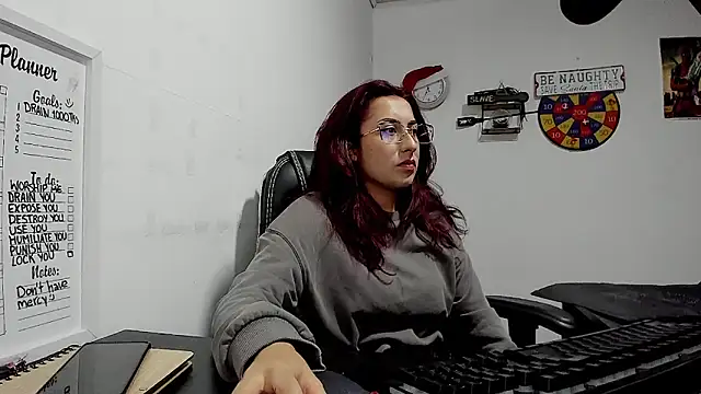 Snapshot of Scarlett_Sen chatting on December 2024 06:20:02 PM Scarlett Sen online show from December 2024 06:20:02 PM